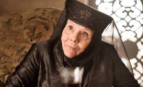 Atriz de 'Game of Thrones' deixa herança de R$ 28 mil para manicure, que recusa