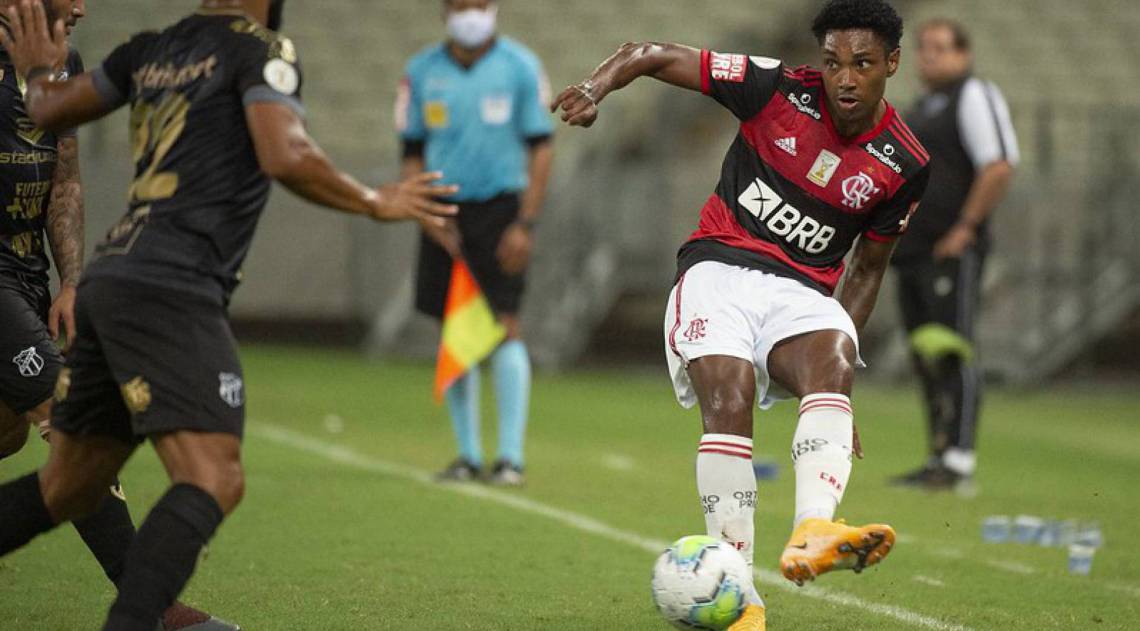 Vitinho foi um dos que não tiveram grande noite no Castelão - Alexandre Vidal/Flamengo