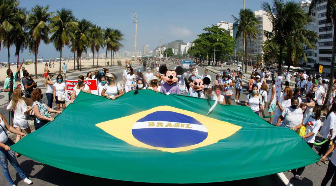 Rio de Janeiro - RJ - 13/09/2020 - Protesto dos profissionais das escolas particulares na orla de Copacabana - Foto Gilvan de Souza / Agencia O Dia
