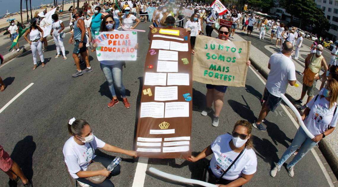Rio de Janeiro - RJ - 13/09/2020 - Protesto dos profissionais das escolas particulares na orla de Copacabana - Foto Gilvan de Souza / Agencia O Dia
