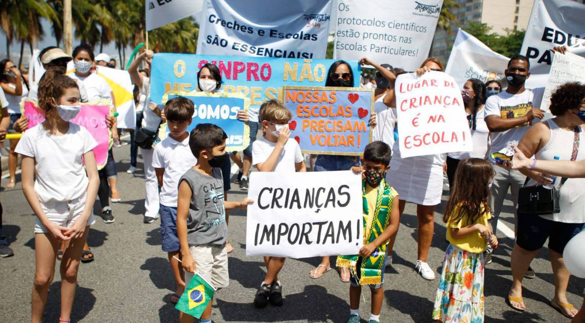 Rio de Janeiro - RJ - 13/09/2020 - Protesto dos profissionais das escolas particulares na orla de Copacabana - Foto Gilvan de Souza / Agencia O Dia
