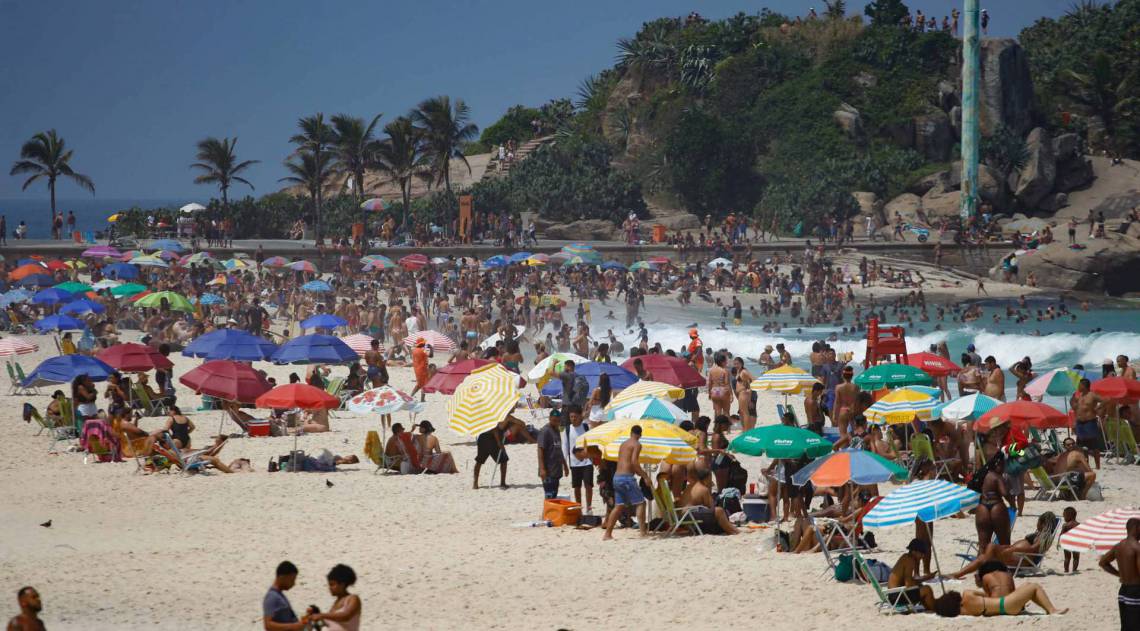 Rio de Janeiro - RJ - 13/09/2020 - Movimentacao na orla da zona sul - Foto Gilvan de Souza / Agencia O Dia
