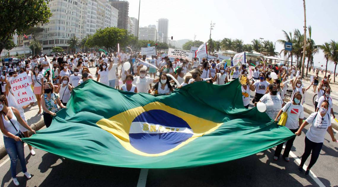 Rio de Janeiro - RJ - 13/09/2020 - Protesto dos profissionais das escolas particulares na orla de Copacabana - Foto Gilvan de Souza / Agencia O Dia
