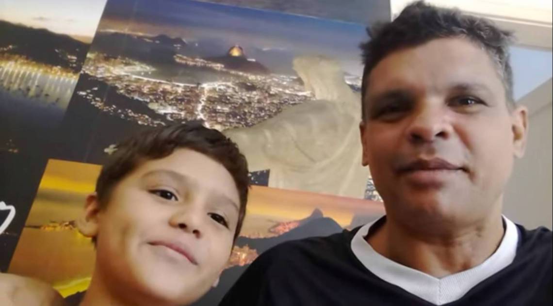 O youtuber carioca Rafa, do canal Rafa Maneiro, e o pai, Alexandre Veronez