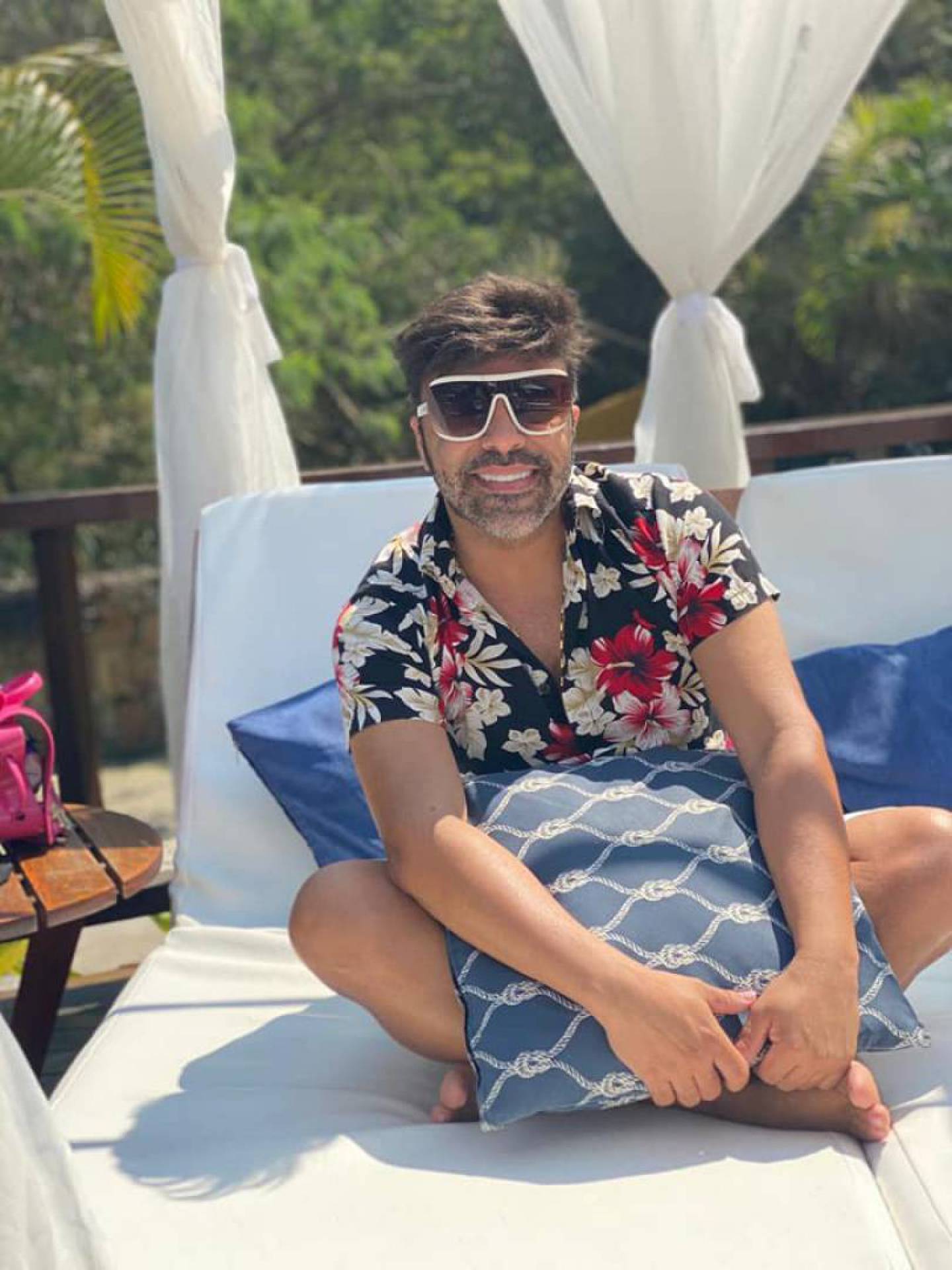 Rodrigo Oliver, ator e influencer digital curtindo o fim de semana em Búzios 