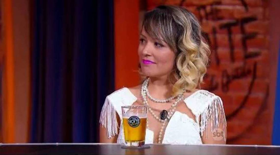 Ex-garota de programa Daphne Anãzinha conta sua história em livro