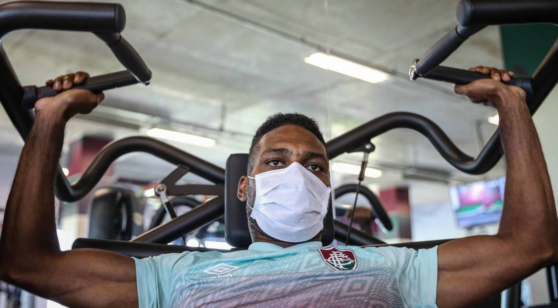 Luccas Claro iniciou a transi&ccedil;&atilde;o para os treinos f&iacute;sico e pode voltar no Fla-Flu - Lucas Mercon