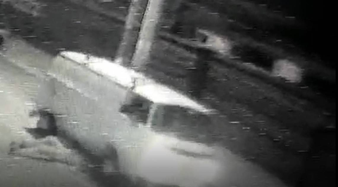 Imagens de segurança do local flagram o momento em que o criminoso atropela a mulher - Vídeo / Reprodução 