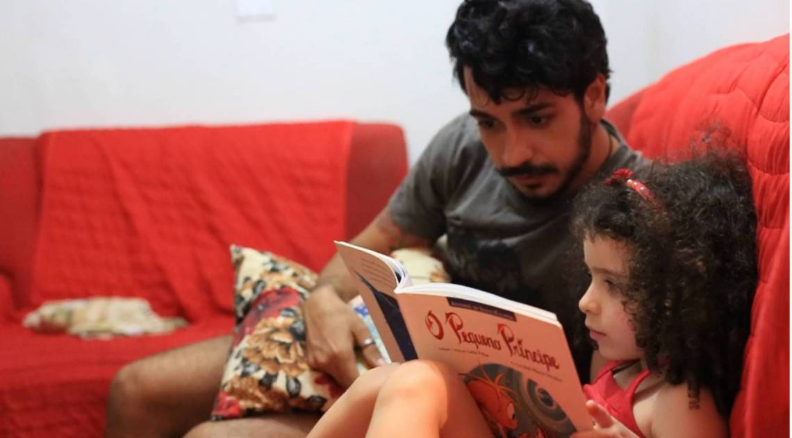 Ator Higor Nery protagoniza 'Despesas Fixas', inspirado em reportagem de O Dia. Leandro Fazolla atua em 'Em Greve é Grande': histórias de esperança deram o tom - fotos Divulgação