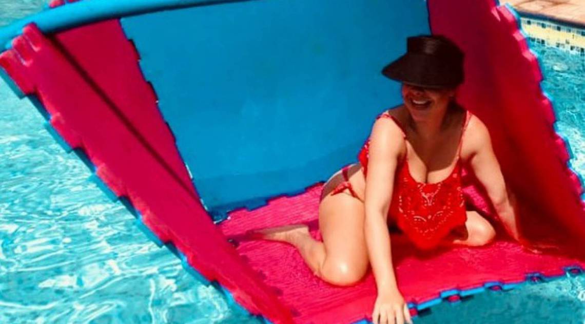 Fernanda Souza posa de biqu&iacute;ni na piscina