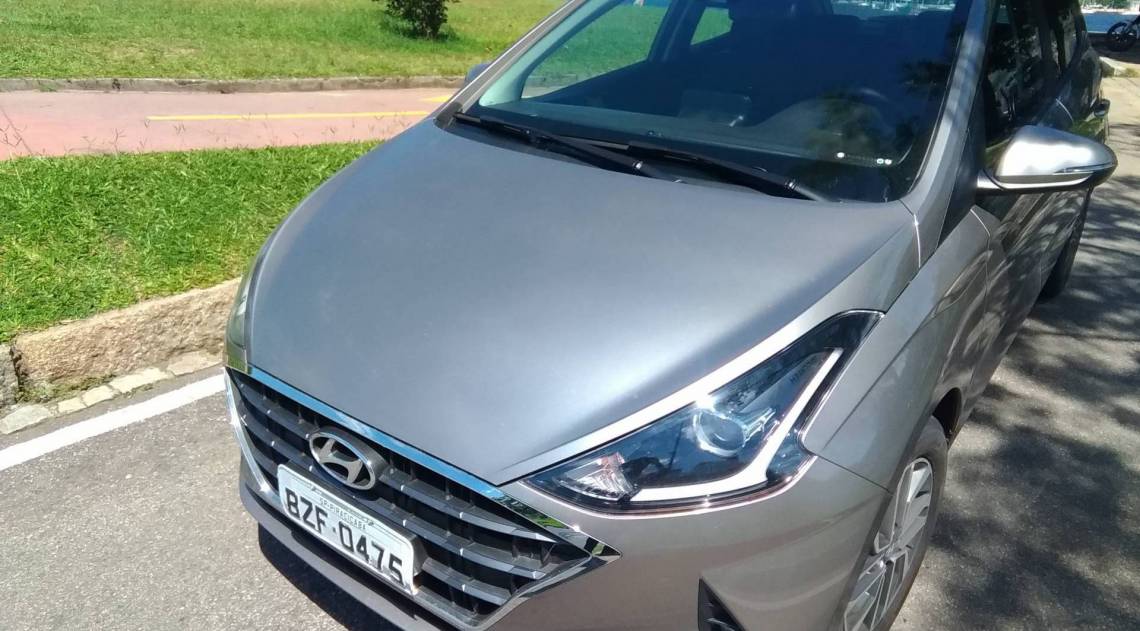 Modelo tem capô rebaixado com vincos nas duas extremidades laterais