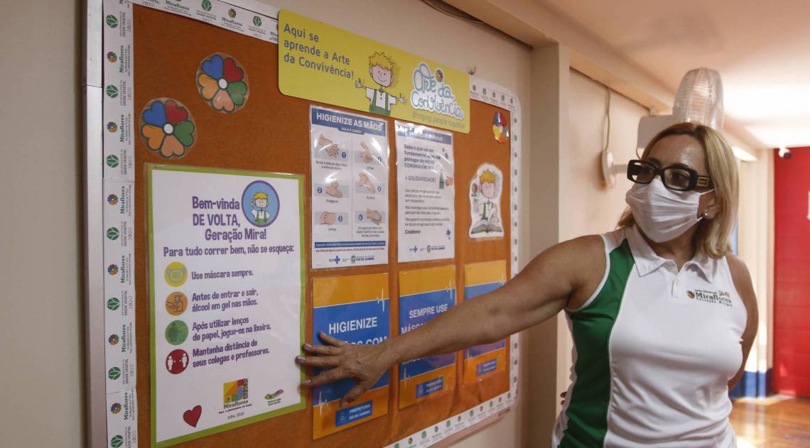 Rio de Janeiro - RJ  - 14/09/2020 - Geral - Reabertura das escolas particulares no minicipio do Rio  de Janeiro - na foto, a diretora pedagogica, Jane Serrato, do Colegio Miraflores, na Rua das Laranjeiras, zona sul do Rio - Foto Reginaldo Pimenta / O Dia