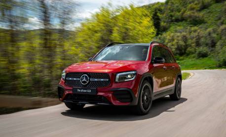 Mercedes-Benz encerra produção de carros no Brasil