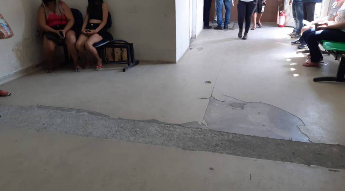 Piso é apenas um dos problemas que devem ser resolvidos com a reforma na emergência do hospital municipal - Divulgação - HMSFX