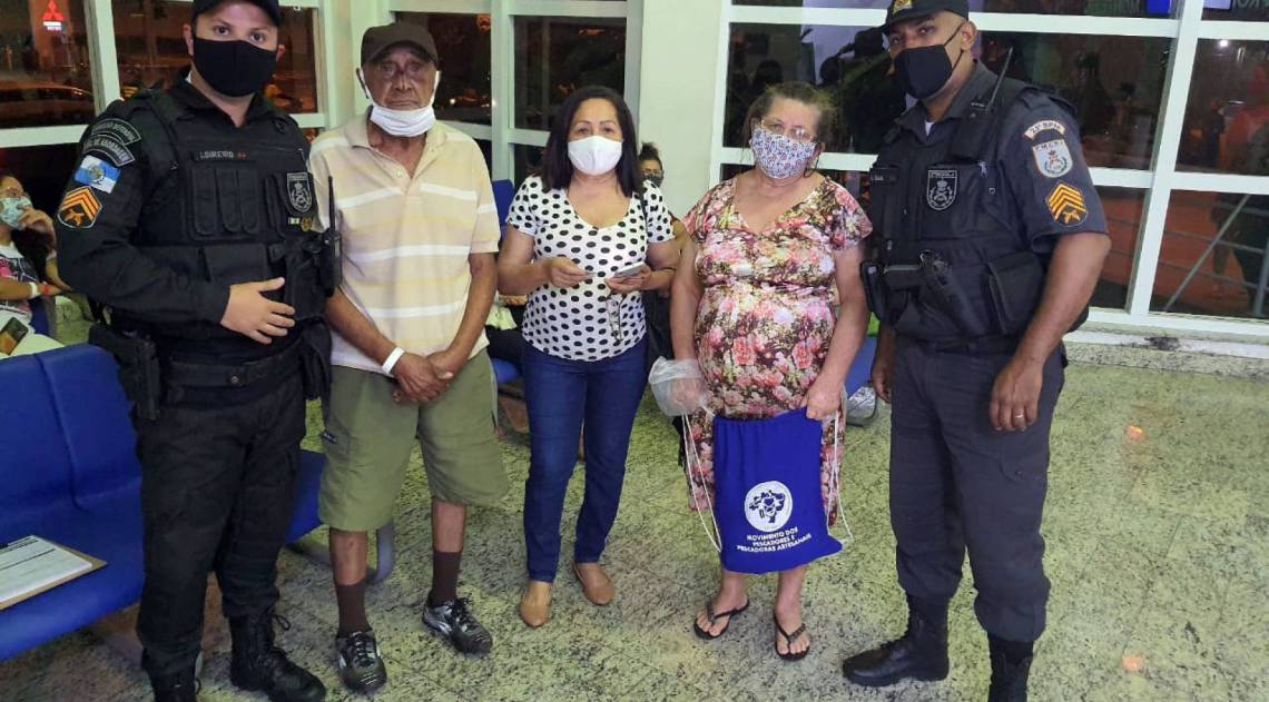 Idoso foi levado à CER do Leblon, onde reencontrou a família - Divulgação / Polícia Militar