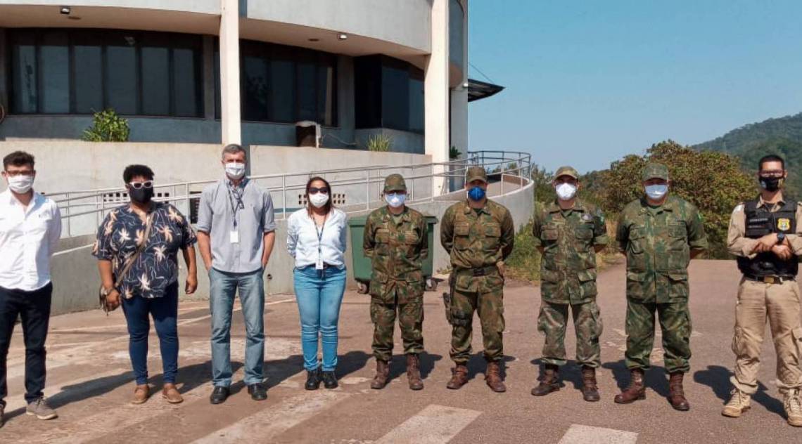 Funcionários do Porto e militares na inspeção: desinfecção de instalações a ser executada pela Marinha - Divulgação - CDRJ