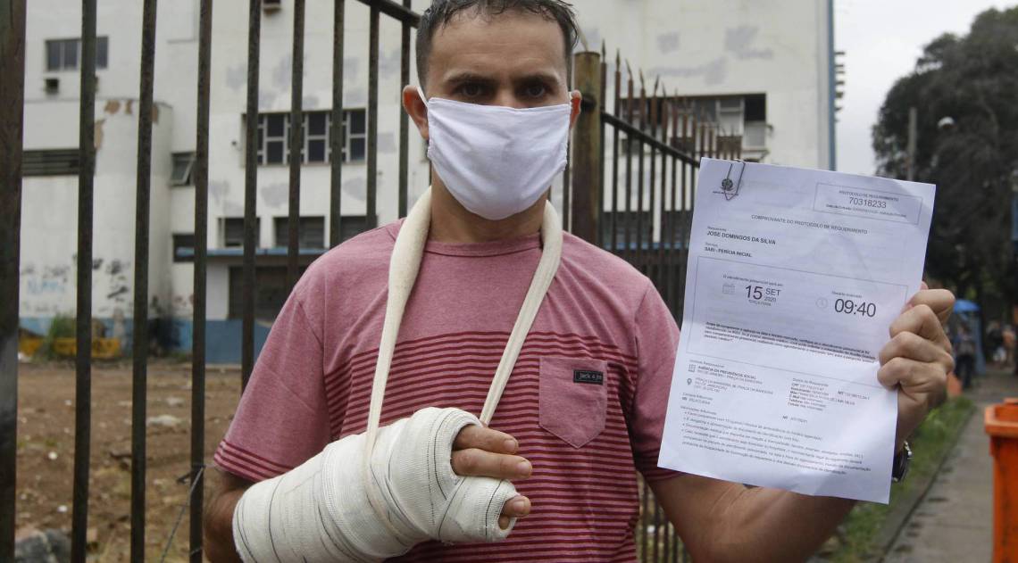 Rio de Janeiro - RJ  - 15/09/2020 - Geral - Movimentaçao na reabertura das agencias do INSS - na foto, Jose Domingos da Silval, enfrenta problemas na agencia da Praça da Bandeira, zona norte do Rio - Foto Reginaldo Pimenta / O Dia