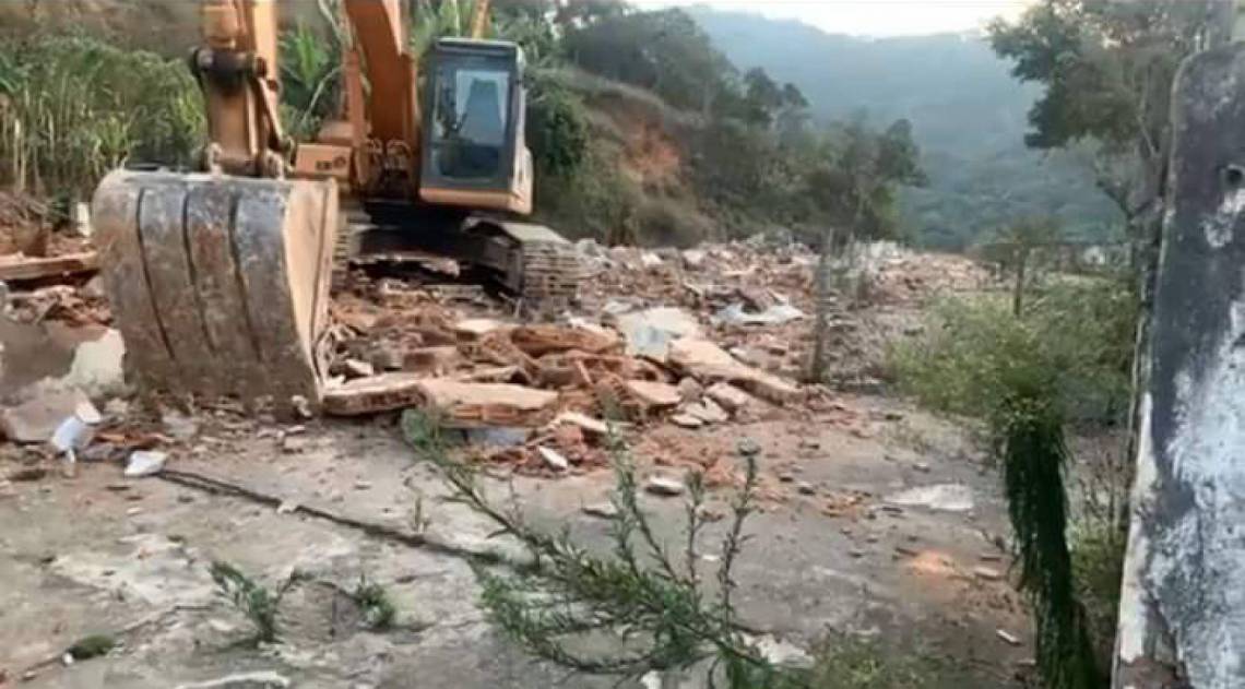 Prédio onde funcionava a Escola Estadual da Prata está sendo demolido - Reprodução Internet 