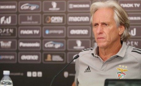 Sempre comparado a Domenèc, Jesus lamenta não ter feito rodízio em derrota do Benfica