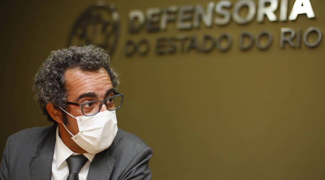 Rio de Janeiro 16/09/2020 - Pessoas que foram presas injustamente após serem reconhecidas por através de fotografias. Na foto acima Defensor público Emanuel Queiroz. Foto: Luciano Belford/Agencia O Dia