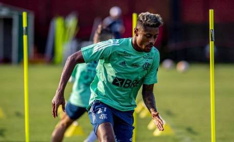 Flamengo confirma lesão no tendão do joelho direito de Bruno Henrique