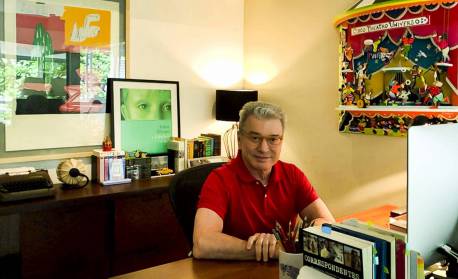 Edney Silvestre autografa seu novo livro, 'Pequenas Vinganças', em Niterói