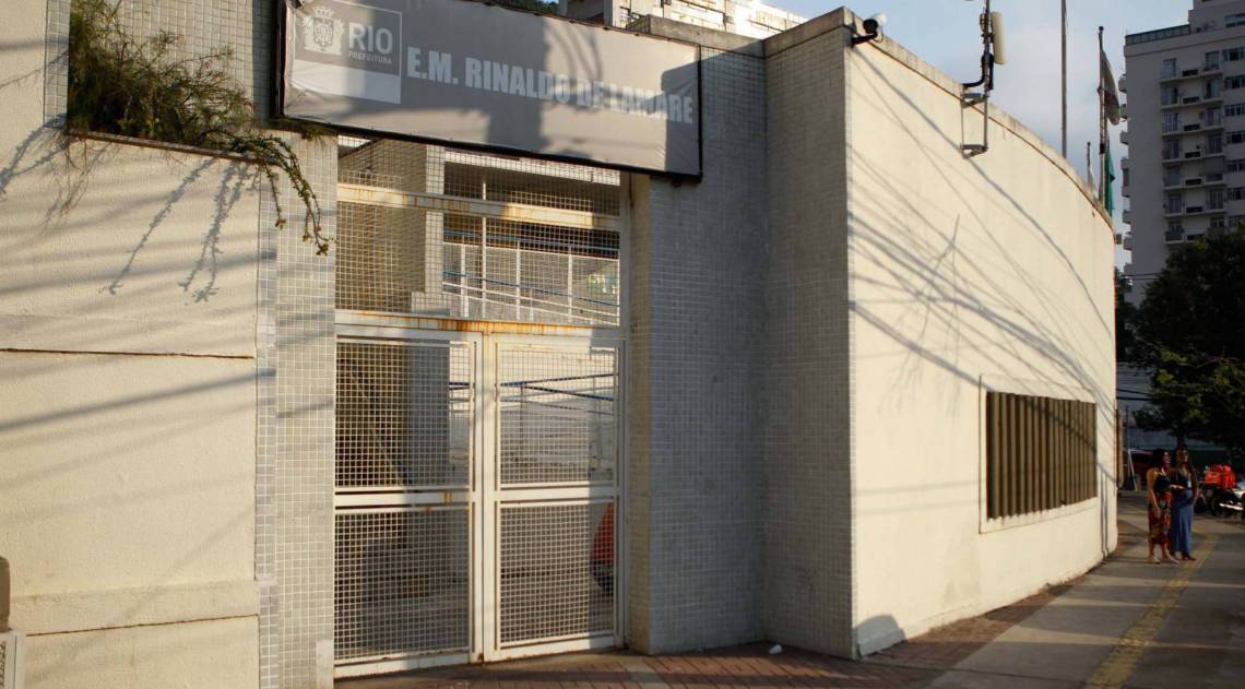 Profissionais da Educa&ccedil;&atilde;o do Rio resolvem manter greve - Gilvan de Souza 