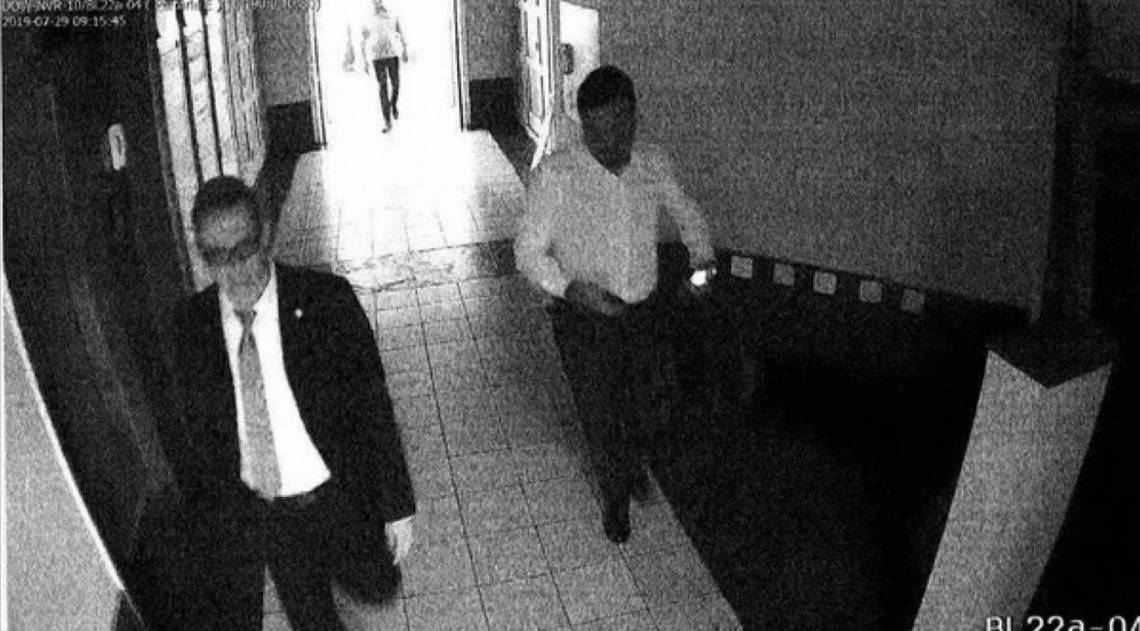 Imagens de Cl&aacute;udio Castro em elevador com empres&aacute;rio preso Fl&aacute;vio Chadud est&atilde;o em investiga&ccedil;&atilde;o - Reprodução/ GloboNews