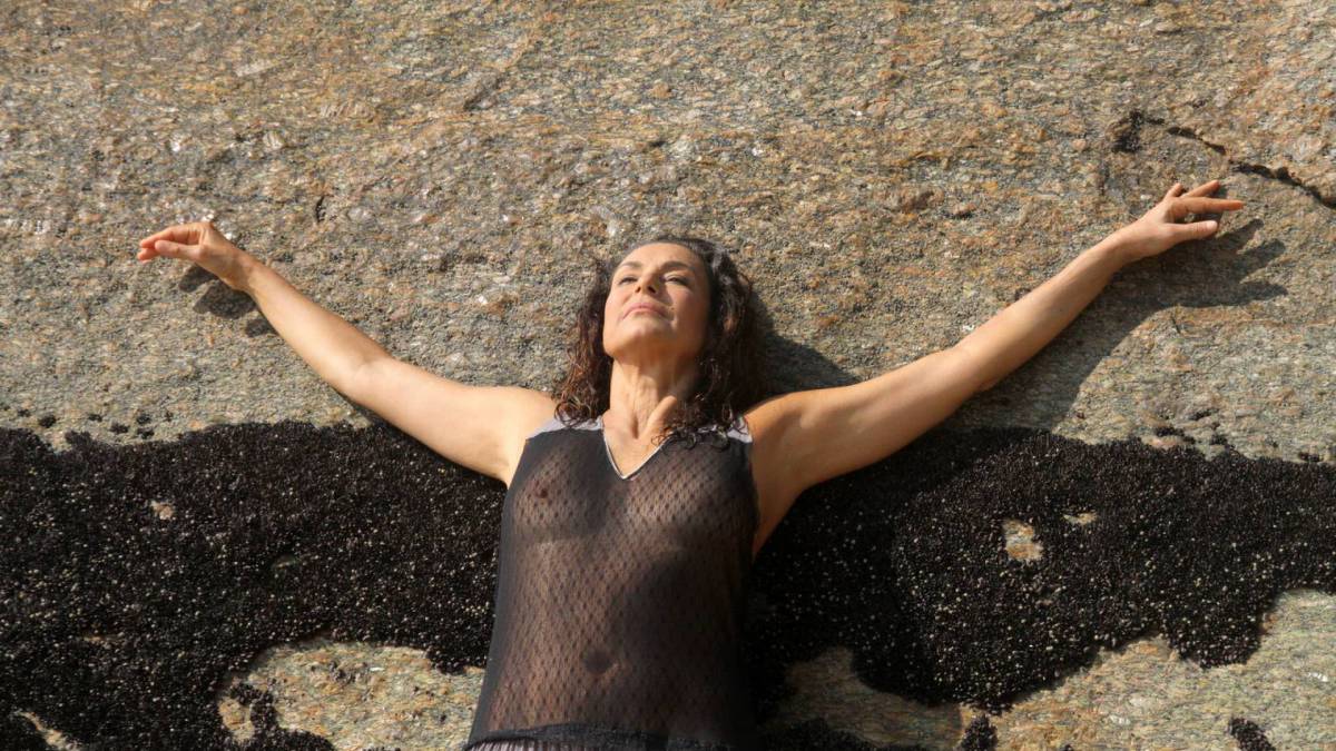 Giovanna Gold, de 'Pantanal' e 'Mulheres de Areia', mostra demais em praia do Rio