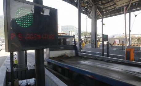 Praças de pedágios deverão adotar Pix e cartões em até 90 dias, diz Ministério dos Transportes