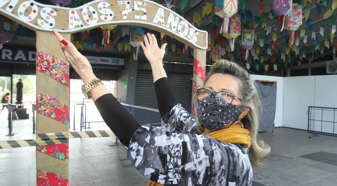 Rio - 18/09/20 - Preparativos para o anivers&aacute;rio da Feira de tradi&ccedil;&otilde;es Nordestinas. Na foto, Maria da Guia Marques       Foto: Estefan Radovicz / Ag&ecirc;ncia O Dia 
      Byline