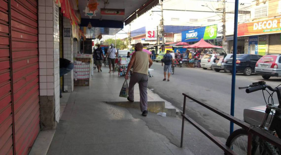 Município de Itaboraí sofre com falta de pavimentação e desordem urbana nos principais centros comerciais