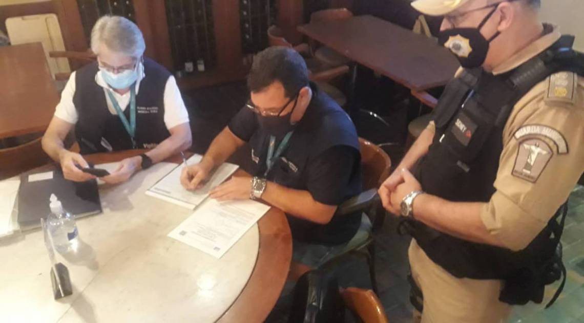 Prefeitura reprimiu aglomera&ccedil;&otilde;es e verificou uso de m&aacute;scara em diversos pontos da cidade - Divulga&ccedil;&atilde;o / Vigil&acirc;ncia Sanit&aacute;ria, Guarda Municipal e Seop