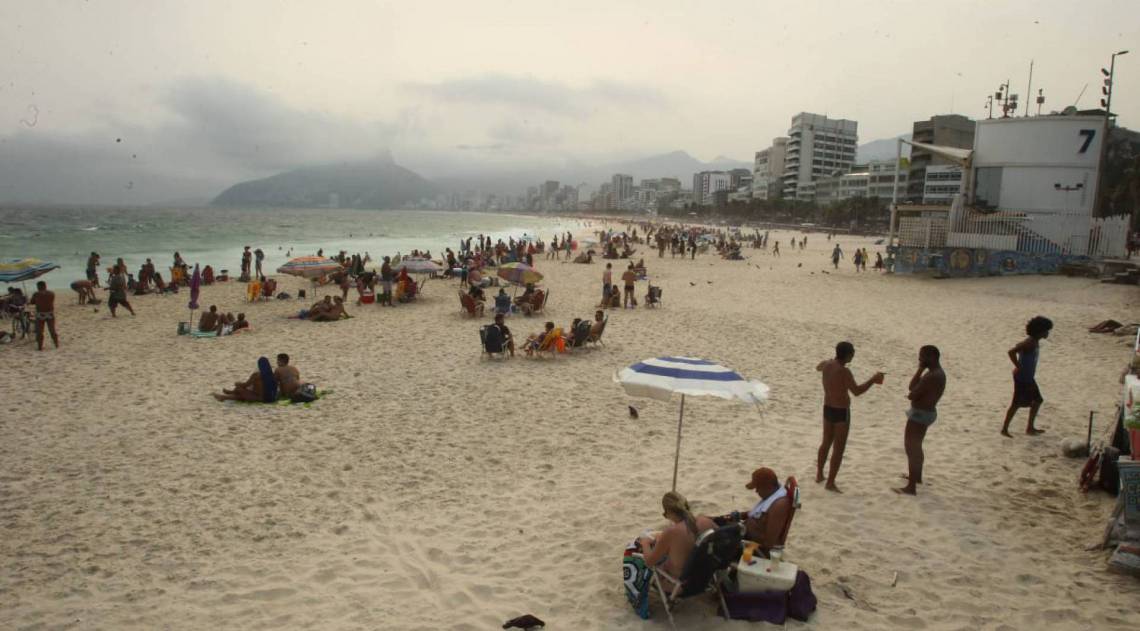 praias mais vazias neste sábado