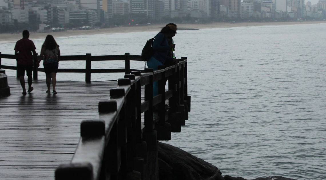 RIO - 20/09/20 - Frente fria afasta banhistas das praias da Zona Sul. Na foto, Vista do Mirante do Leblon.           Foto: Estefan Radovicz / AgÃÂªncia O Dia
      Byline - Estefan Radovicz / AgÃÂªncia O Di