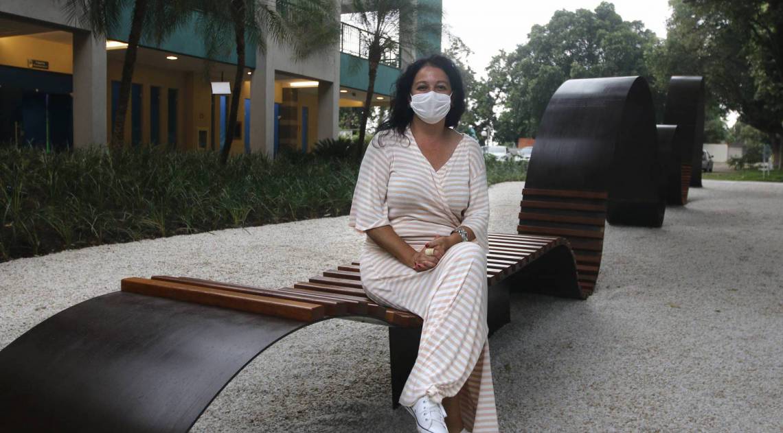 Rio de Janeiro - RJ  - 20/09/2020 - Geral - InauguraÃÂÃÂ§ao de memorial as vitimas de Covid-19, na manha de hoje, no crematorio e cemiterio da Penitencia, no Caju, zona portuaria do Rio - na foto, Crisa Santos, arquiteta - Foto Reginaldo Pimenta / Agencia O Dia