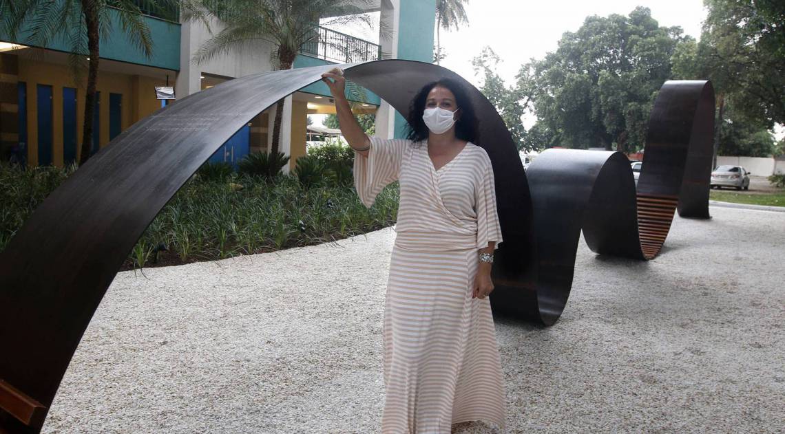 Rio de Janeiro - RJ  - 20/09/2020 - Geral - Inauguraçao de memorial as vitimas de Covid-19, na manha de hoje, no crematorio e cemiterio da Penitencia, no Caju, zona portuaria do Rio - na foto, Crisa Santos, arquiteta - Foto Reginaldo Pimenta / Agencia O Dia