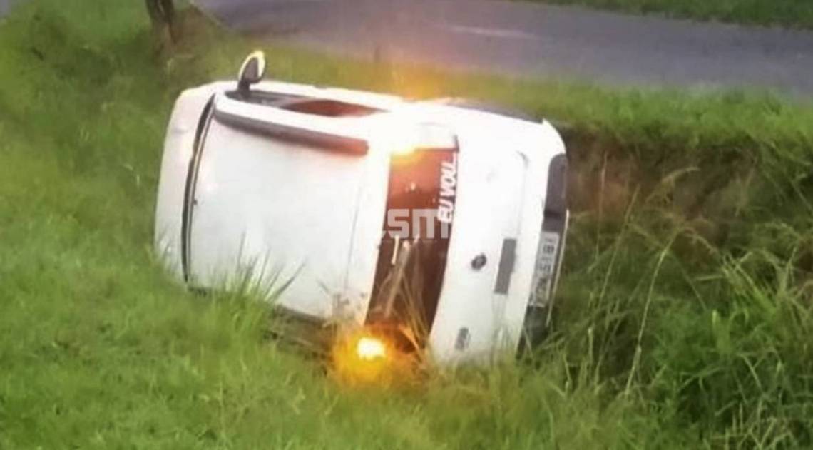Mulher ferida em capotagem no Caju - Foto LSM