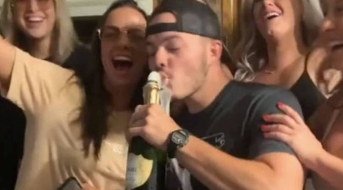 Noivo celebrou com as madrinhas após descobrir traição - Reprodução/TikTok