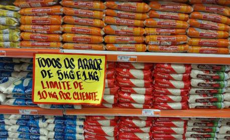 Com auxílio emergencial, consumo de alimentos por mais pobres cresce 8% em 2020