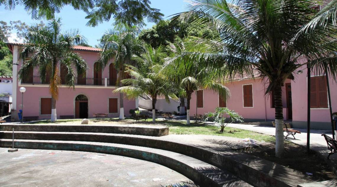 Prédio do IACS, aonde acontecem as aulas de Cinema na UFF