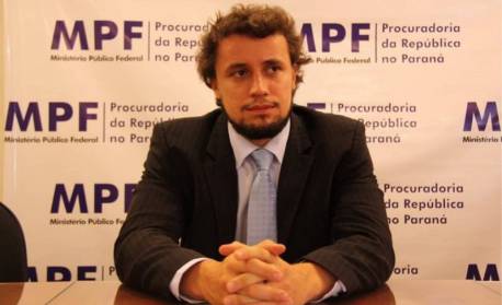 Nova Lei de Improbidade pode barrar demissão de procurador por outdoor no PR