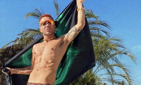 Ousado! Matheus Mazzafera sobe temperatura da web com foto do bumbum