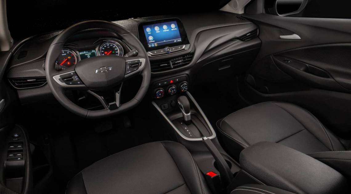 Interior do Onix Plus Midnight é em diversos tons de preto