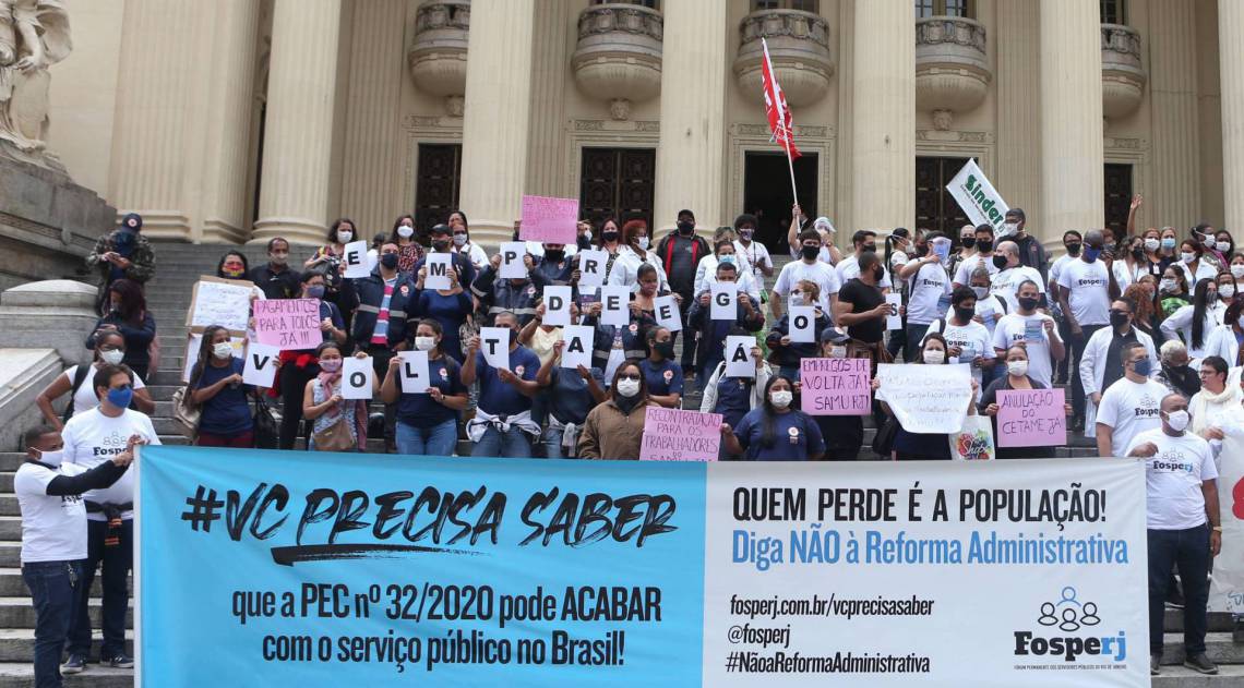 Funcionários da Saúde e do Samu lotaram as escadarias da Alerj - Cléber Mendes