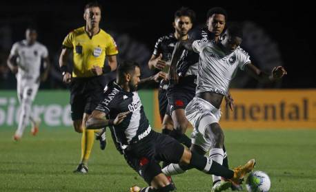 Botafogo avança na Copa do Brasil com empate com o Vasco