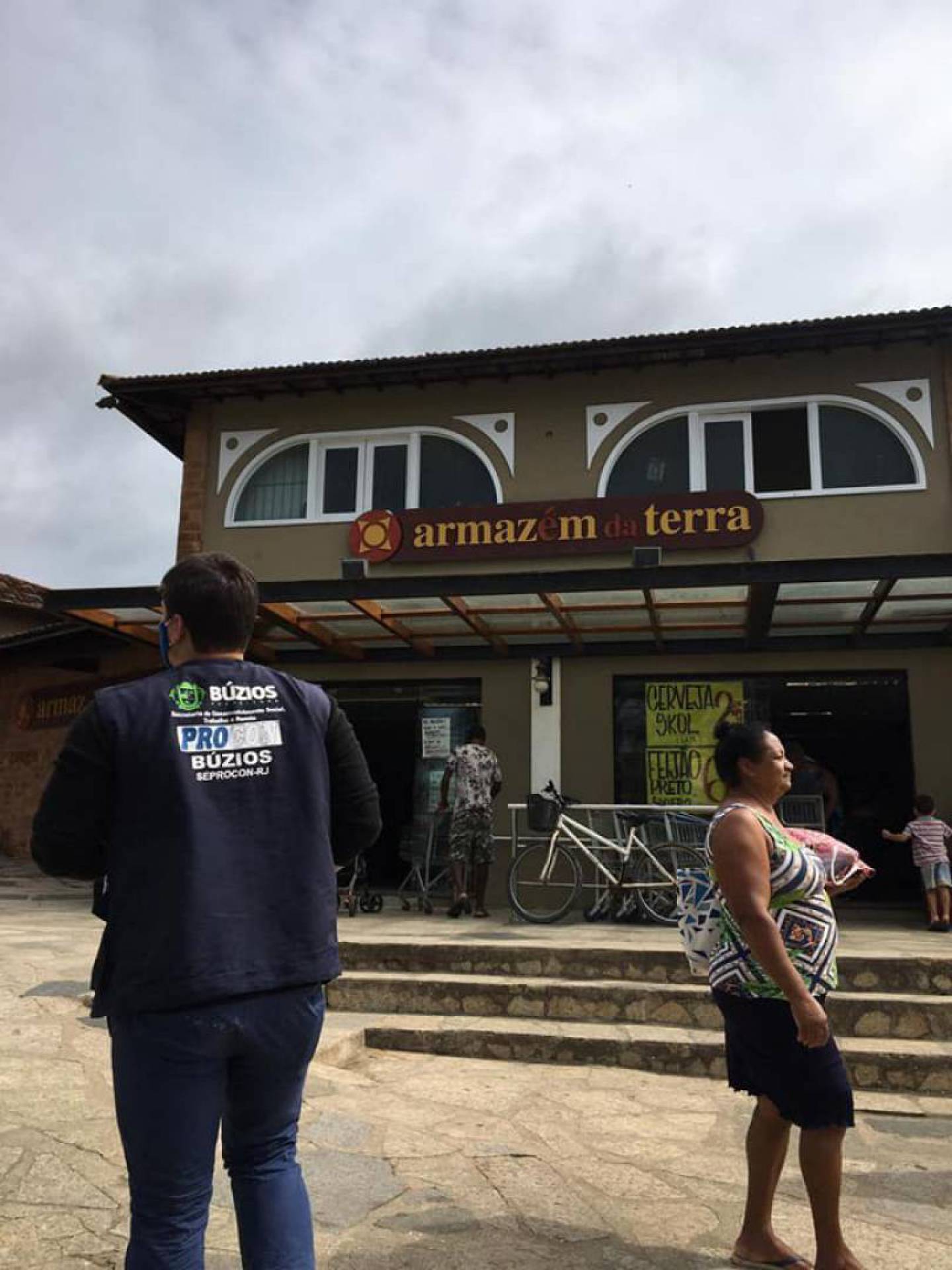 Estabelecimentos do setor alimentício são notificados em Búzios 