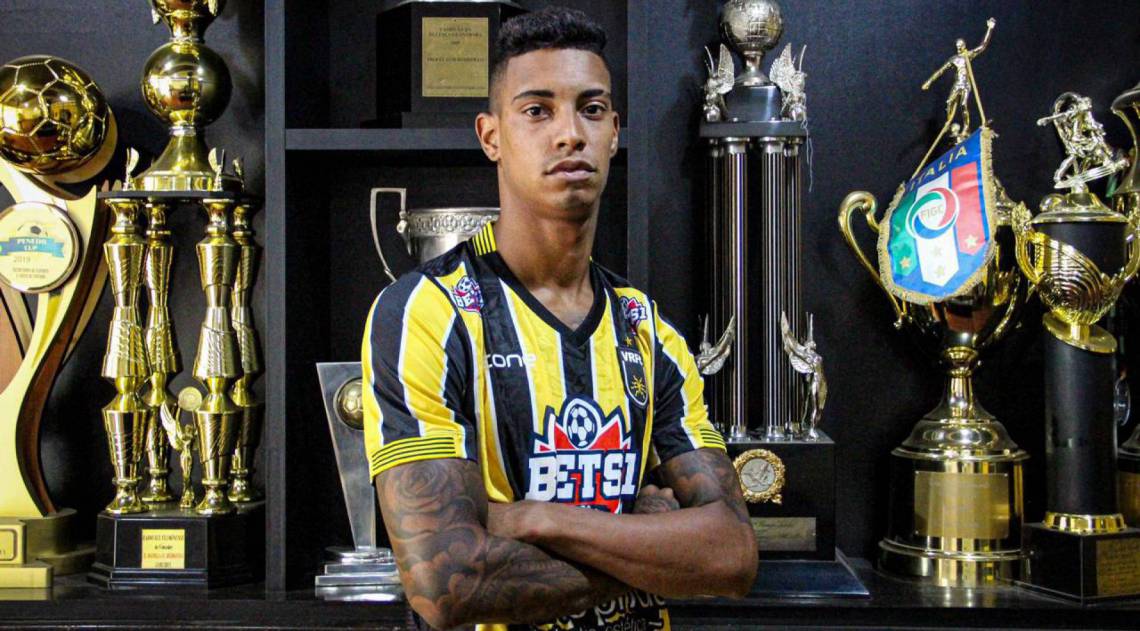 Volta&ccedil;o anuncia contrata&ccedil;&atilde;o do atacante Alef Manga, de 25 anos