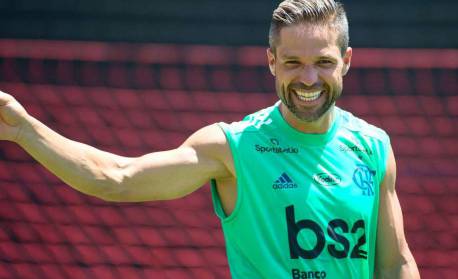 Diego revela papo com Seedorf e inspiração em Pirlo para mudança de posição