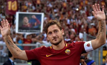 Totti revela sondagens e não descarta retorno aos gramados: 'Nunca diga nunca'